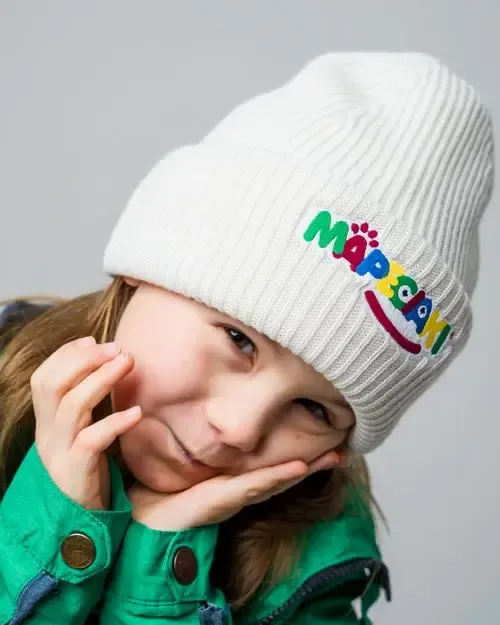 Embroidery: colourful logo embroidered on a white kids beanie